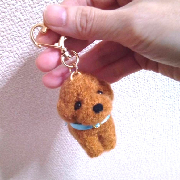 羊毛フェルト コロンとしたトイプードルちゃんキーホルダー その他雑貨