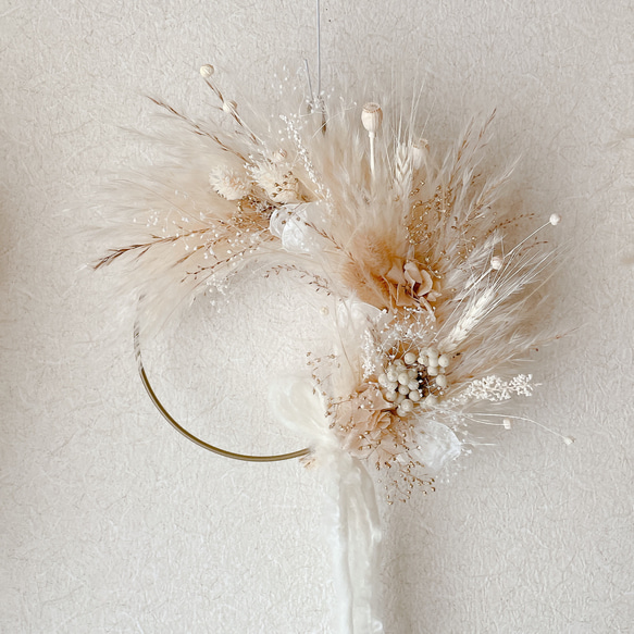 パンパスグラスと小花のハーフリース　　ホワイトゴールド　冬　クリスマス　ドライフラワー　 1枚目の画像