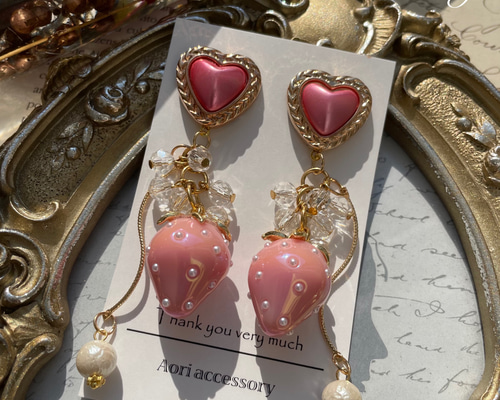 pink.love.様ご確認用♡キンプリイヤリング Winter strawberry〜ピンクハート韓国ボタン×パール付き苺ピアスor
