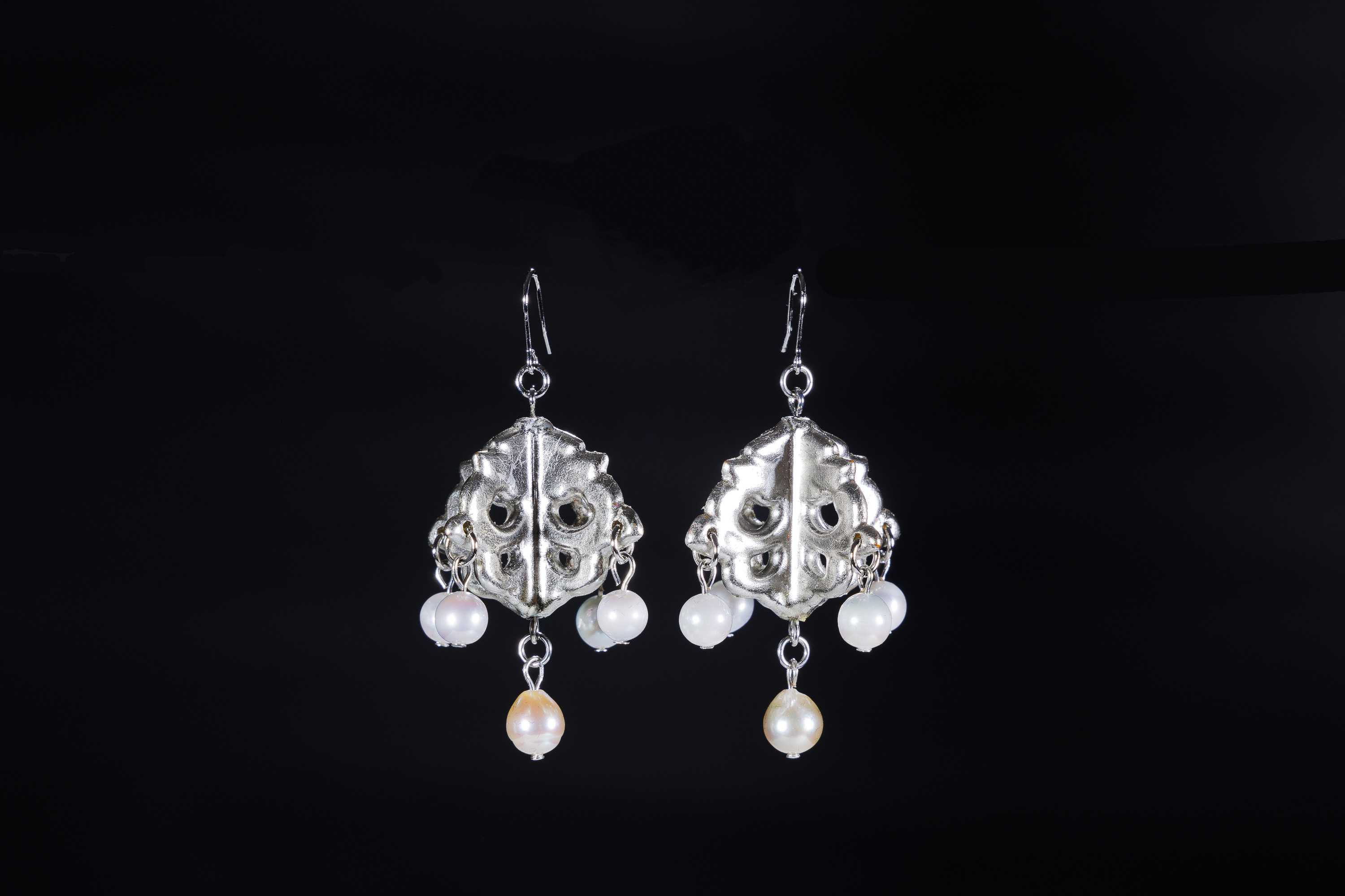 【新作】yorakuプラチナ箔１連ピアス・イヤリング