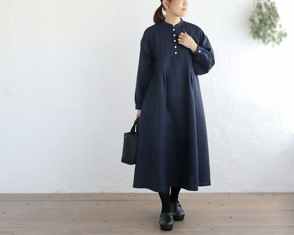 普段使いからフォーマルまで スタンドカラー タックワンピース リネン 