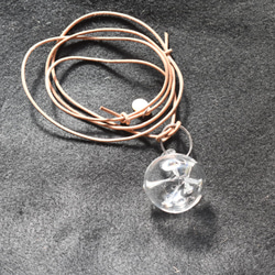 ガラスの浮き球ネックレス（ホワイト系） 2枚目の画像
