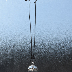 ガラスの浮き球ネックレス（ホワイト系） 4枚目の画像
