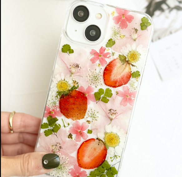 いちごスマホケース いちごiPhoneケース 押しフルーツケース 押し花スマホケース 押しフルーツスマホケース 2枚目の画像