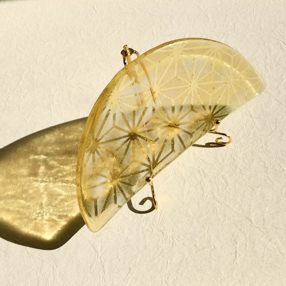麻の葉柄　半月型ガラス皿　和モダン　ガラスプレート　和風　ガラス皿　伝統模様　吉祥模様 3枚目の画像