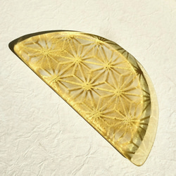 麻の葉柄　半月型ガラス皿　和モダン　ガラスプレート　和風　ガラス皿　伝統模様　吉祥模様 1枚目の画像