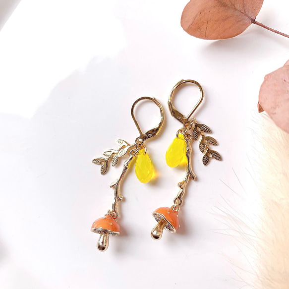 「Mori Walk系列」橘色蘑菇耳環 不鏽鋼耳環 第4張的照片