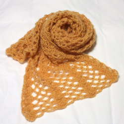 軽く暖かキッドモヘア　オレンジマスタードカラーのざっくり編みストール・ショール（透かし模様）　 4枚目の画像