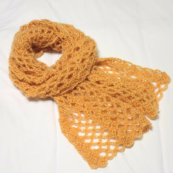 軽く暖かキッドモヘア　オレンジマスタードカラーのざっくり編みストール・ショール（透かし模様）　 12枚目の画像