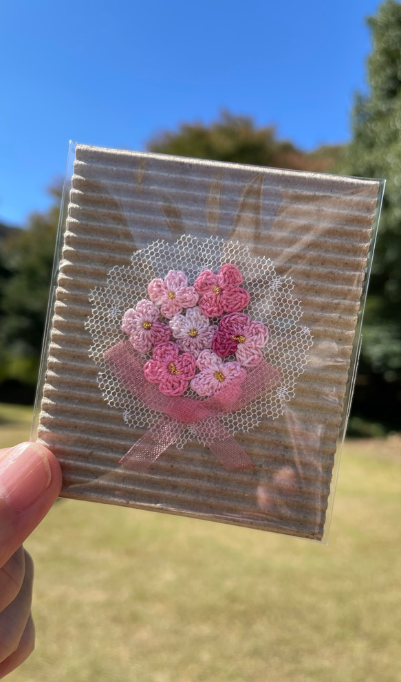 華やかなお花が彩る特別なスマホケースを演出♩ 4枚目の画像