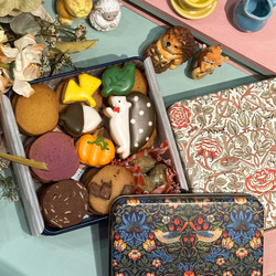 数量限定＊即日発送可＊ハリネズミと秋を感じるクッキー缶 1枚目の画像