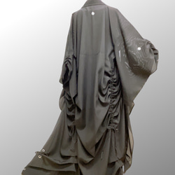 ドレープ際立つ 着物ガウン 裾袖クシュ 絽  着物リメイク 和柄男女兼用 フリーサイズ Ｋ51005 9枚目の画像