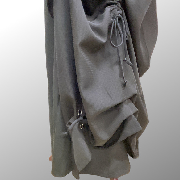 ドレープ際立つ 着物ガウン 裾袖クシュ 絽  着物リメイク 和柄男女兼用 フリーサイズ Ｋ51005 6枚目の画像