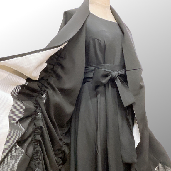 ドレープ際立つ 着物ガウン 裾袖クシュ 絽  着物リメイク 和柄男女兼用 フリーサイズ Ｋ51005 5枚目の画像