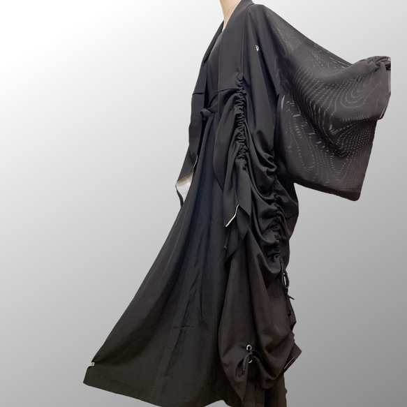 ドレープ際立つ 着物ガウン 裾袖クシュ 絽  着物リメイク 和柄男女兼用 フリーサイズ Ｋ51005 4枚目の画像