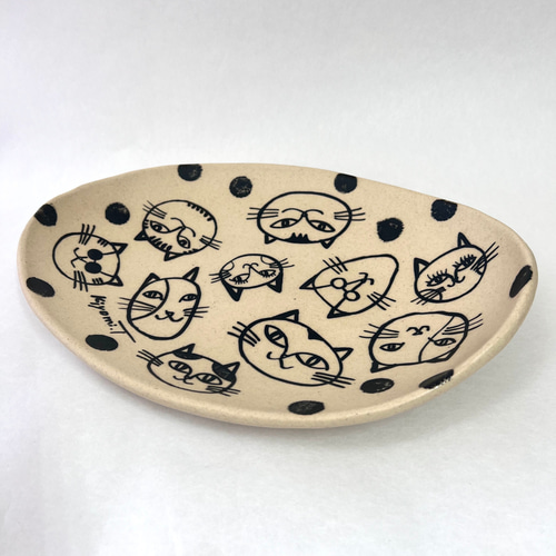 美品　大皿　陶器　絵付け ネコファミリーの絵付けオーバル皿 E ／ カレー皿 タタラ板作り