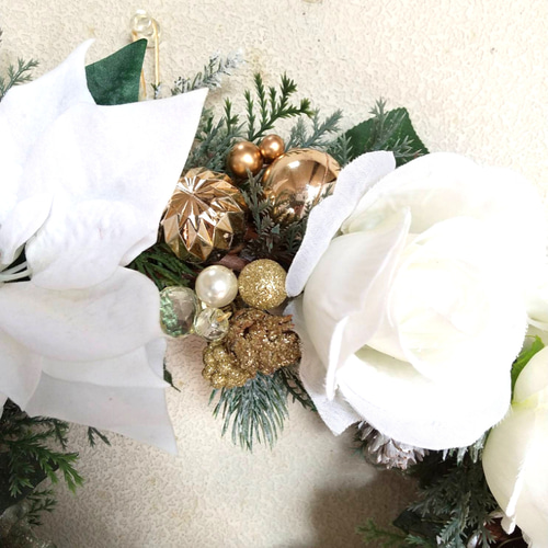 白ポインセチアと薔薇×キラキラ雪のクリスマスリース☆フラワーリース☆玄関リース