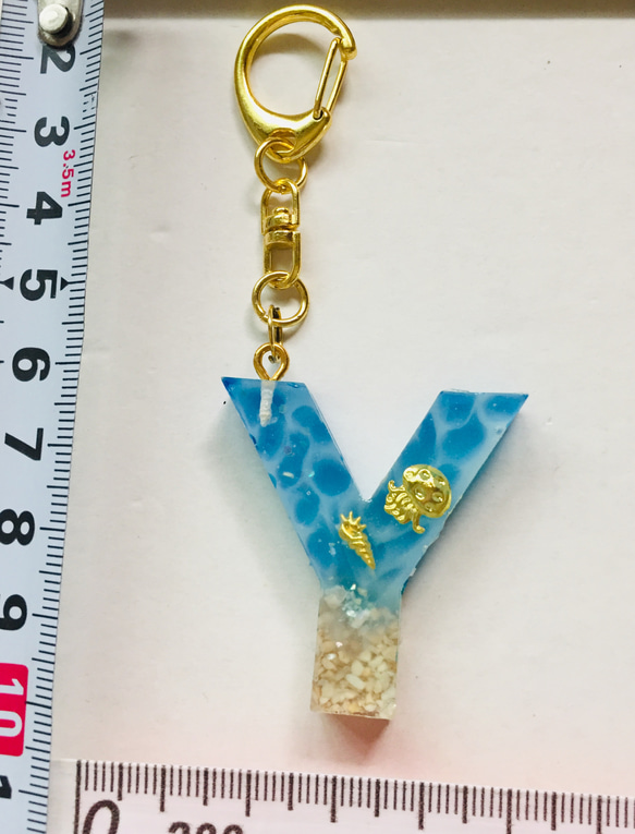 アルファベット　キーホルダー　レジン　海　Y 2枚目の画像