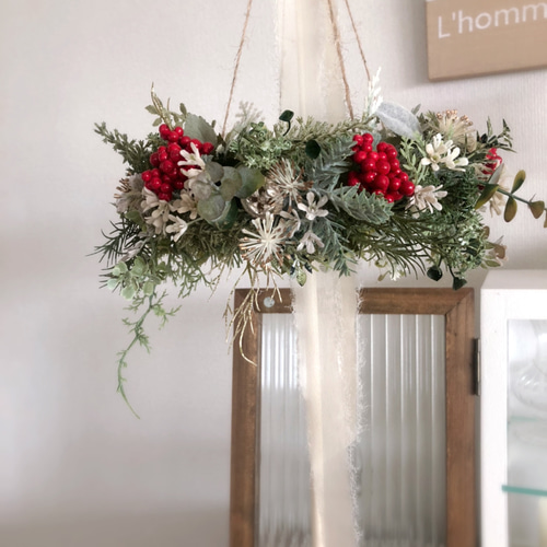 クリスマスカラーのフライングリース/アーティフィシャルフラワー