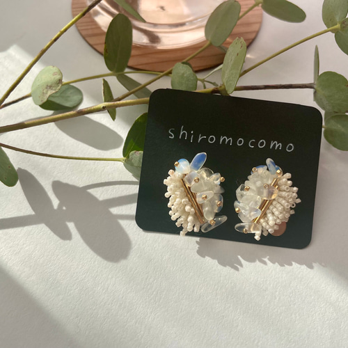 【no.1211】イエロー　シルバー　ビーズ刺繍　ハンドメイドアクセサリー no.1211】イエロー シルバー ビーズ刺繍 ハンドメイドアクセサリー