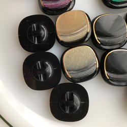 アンティーク ボタン 5個　ビンテージ 昭和 レトロ 個性的 ハンドメイド素材 日本製 ポップ アクセ 四角いボタン 7枚目の画像
