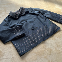 大島紬の刺し子ジャケット　リバーシブル　青亀甲×花　着物リメイク 4枚目の画像