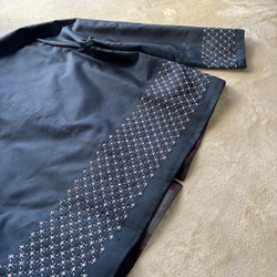 大島紬の刺し子ジャケット　リバーシブル　青亀甲×花　着物リメイク 7枚目の画像