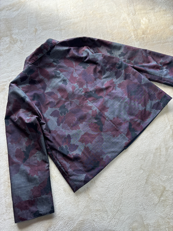 大島紬の刺し子ジャケット　リバーシブル　青亀甲×花　着物リメイク 10枚目の画像