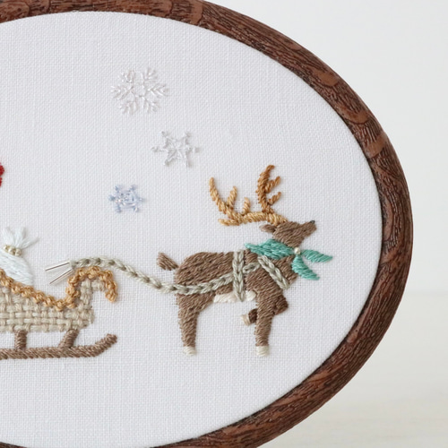クリスマス刺繍ファブリックパネル クリスマス＊出発前のサンタとトナカイ 手刺繍ファブリック
