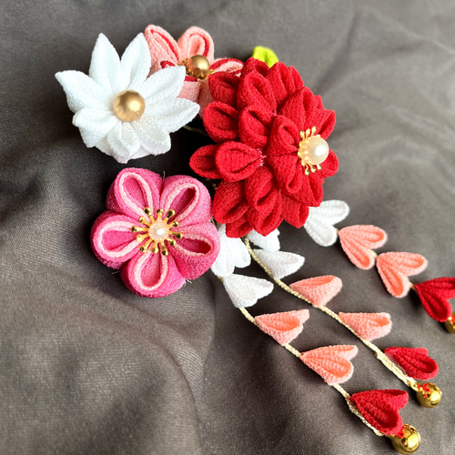 赤系 つまみ細工の髪飾り 七五三 鈴付き下がり かわいい 組み上げ