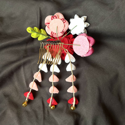 赤系 つまみ細工の髪飾り 七五三 鈴付き下がり かわいい 組み上げ