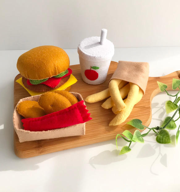 NEW》選べるドリンク付き☆ハンバーガーセット フェルト