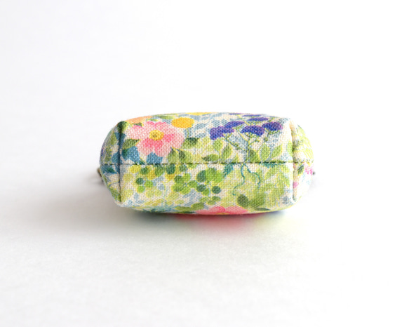 NEW 花柄ミニがまぐちハンドバッグ(XS) - 「春の花園」made in Japan fabric [852] 3枚目の画像
