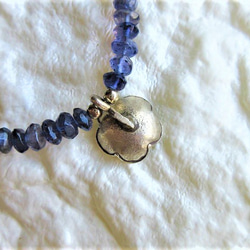 【A32】　ネックレス　天然石ビーズ　梅銀細工　カットアイオライト　半貴石　３月誕生石 6枚目の画像