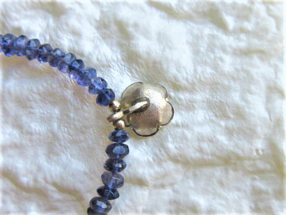 【A32】　ネックレス　天然石ビーズ　梅銀細工　カットアイオライト　半貴石　３月誕生石 11枚目の画像