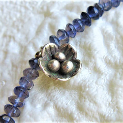 【A32】　ネックレス　天然石ビーズ　梅銀細工　カットアイオライト　半貴石　３月誕生石 5枚目の画像