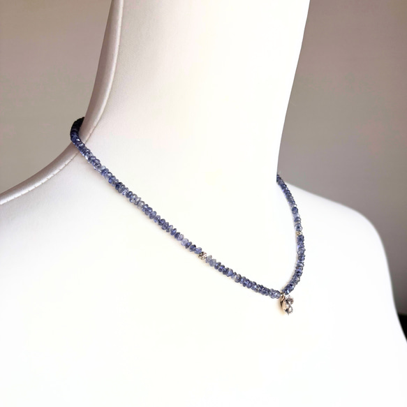 【A32】　ネックレス　天然石ビーズ　梅銀細工　カットアイオライト　半貴石　３月誕生石 4枚目の画像