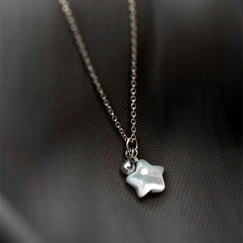 ボールペン　白蝶貝　マザーオブパール　オニキス 楽天市場】白蝶貝 クローバー ネックレス 更に大きめ1花モチーフ