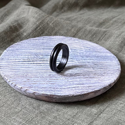 黒檀の木の指輪（5.0mm幅・山二つ・マット仕上げ） 1枚目の画像