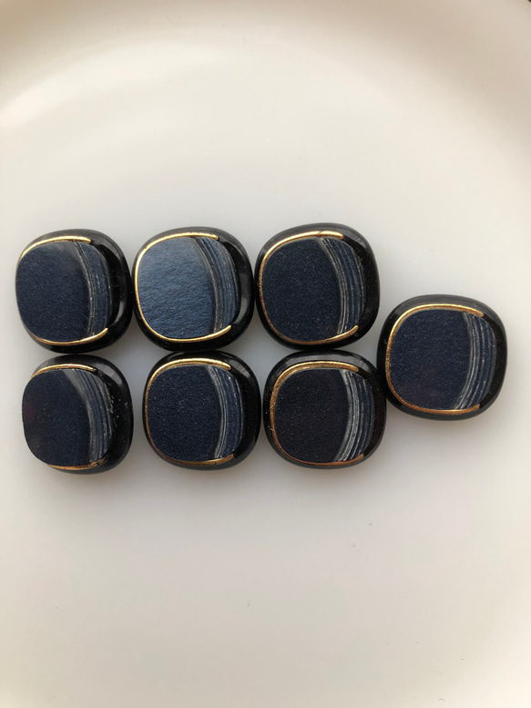 アンティーク ボタン 7個　ビンテージ 昭和 レトロ 個性的 ハンドメイド素材 日本製 ポップ アクセ ネイビー　紺色 1枚目の画像