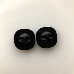 アンティーク ボタン 2個　ビンテージ 昭和 レトロ 個性的 ハンドメイド素材 日本製 ポップ アクセ 四角いボタン 4枚目の画像