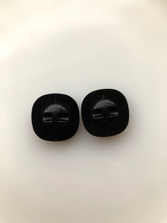 アンティーク ボタン 2個　ビンテージ 昭和 レトロ 個性的 ハンドメイド素材 日本製 ポップ アクセ 四角いボタン 4枚目の画像