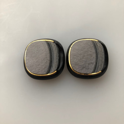 アンティーク ボタン 2個　ビンテージ 昭和 レトロ 個性的 ハンドメイド素材 日本製 ポップ アクセ 四角いボタン 2枚目の画像