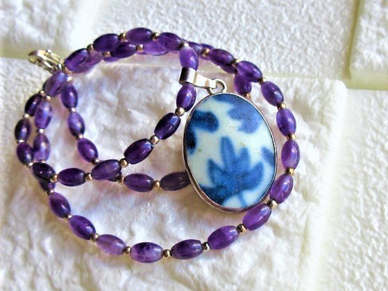 【A21】　ネックレスメンズ　アンティーク　焼物(タイ・アユタヤ)　アメジスト　天然石　天然石ビーズアクセサリー