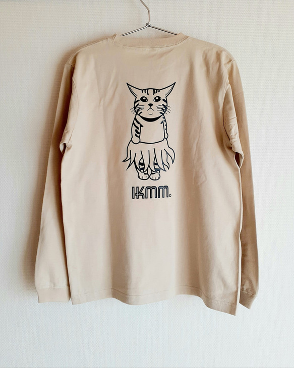 《長袖Tシャツ》IKAMIMI猫　サンドベージュ　ユニセックス（男女兼用） 3枚目の画像