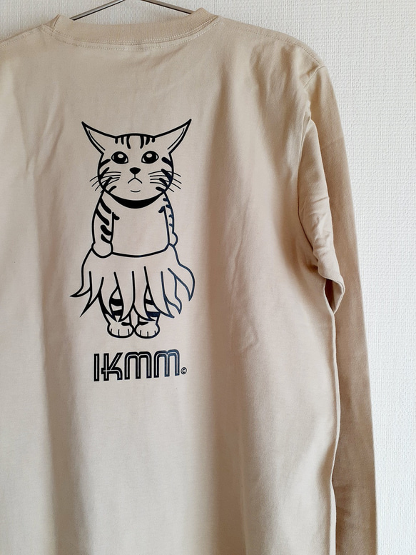 《長袖Tシャツ》IKAMIMI猫　サンドベージュ　ユニセックス（男女兼用） 1枚目の画像