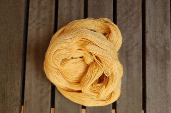 Kikuchinashi iro 手染めの極細毛糸　80% Extra Fine Merino + 20% Silk 2枚目の画像