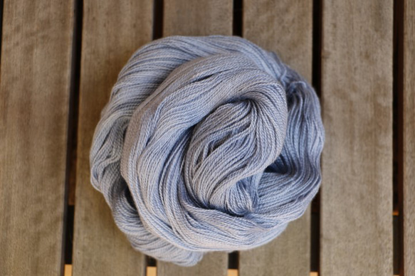 Shion 手染めの極細毛糸　80% Extra Fine Merino + 20% Silk 2枚目の画像