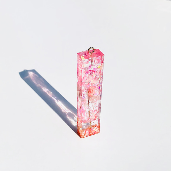 福袋SALE　〜蛍光ピンクお花のアクセサリー2点セット〜　ピンク　四角　スクエア　長方形　揺れる　ハーバリウム　薔薇 4枚目の画像