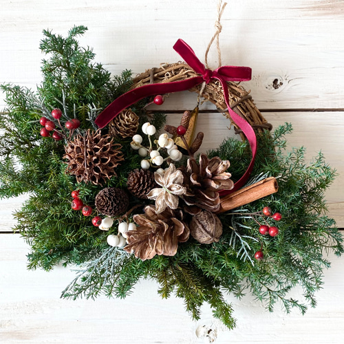 ストローブマツと木の実のクリスマスリース*選べるベル リース Rosa
